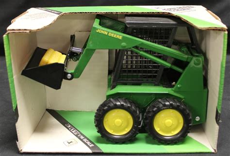 Vintage Ertl John Deere Green Front Skid Steer Loader 569